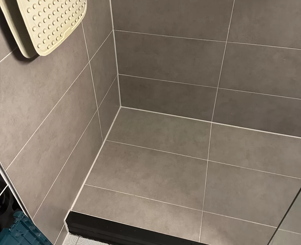 Kitwerk in een badkamer | De Groot Kitwerken